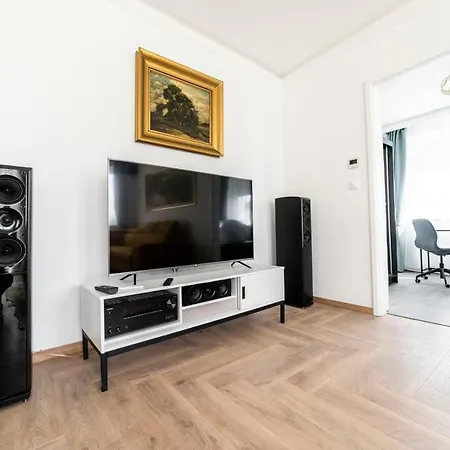 Golden Apartment *