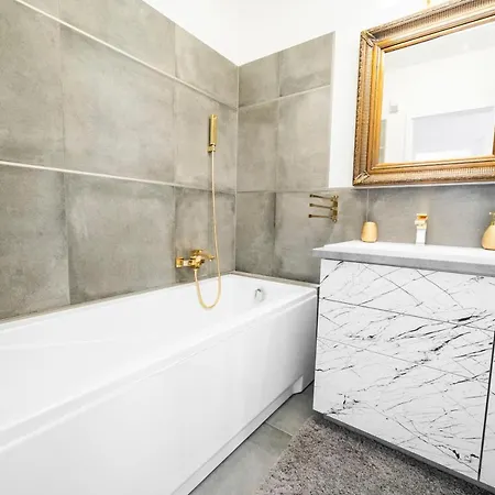 Golden Apartment *